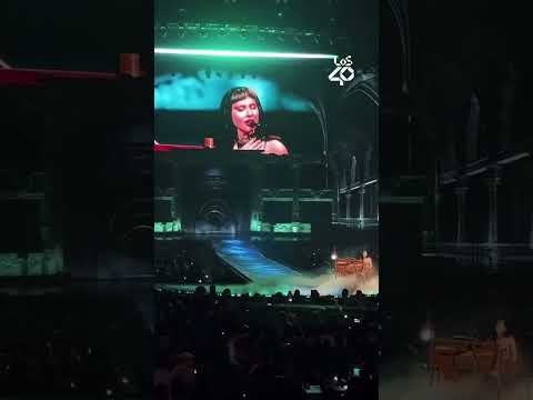 Lee más sobre el artículo LADY GAGA le manda un mensaje a su pareja MICHAEL POLANSKY en su concierto 🥹❤️ | LOS40