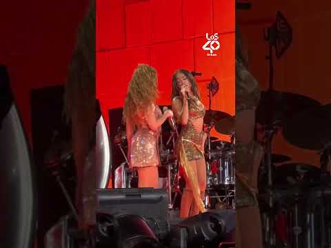 Lee más sobre el artículo SHAKIRA invita a DANNA a cantar ‘Soltera’ en su concierto en México 😱🎤 | LOS40