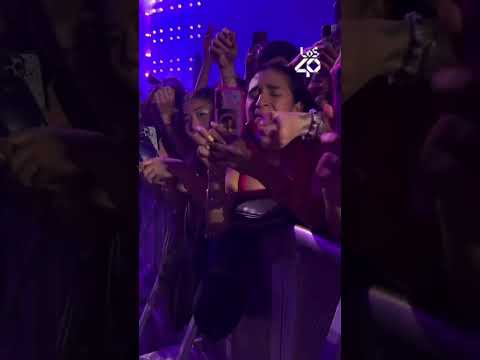 Lee más sobre el artículo OLIVIA RODRIGO cierra una era con WEEZER en el escenario ¡regalando anillos a sus fans! 💍  | LOS40