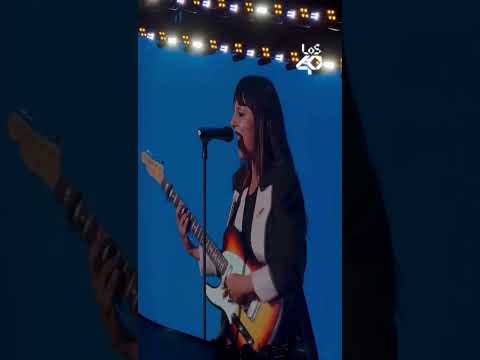 Lee más sobre el artículo AMARAL aparece en el concierto de AITANA por SORPRESA 😲