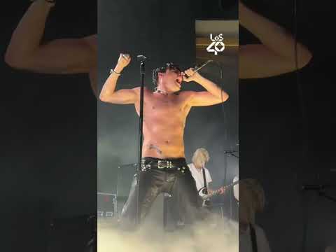 Lee más sobre el artículo YUNGBLUD homenajea a OZZY OSBOURNE durante  un concierto versionando ‘Changes’ | LOS40
