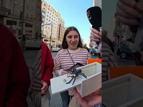 Lee más sobre el artículo 📢 ALERTA HALLOWEEN: @KarinHerrero se ha metido en una funeraria en plena Gran Vía 😱 | LOS40