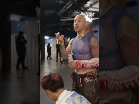 Lee más sobre el artículo KATY PERRY lanza una tarta a su equipo durante el ‘Lifetimes Tour’ 😂🎂  | LOS40