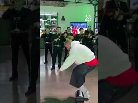 Lee más sobre el artículo JUSTIN BIEBER baila al ritmo de unos mariachis 😳🪘 | LOS40