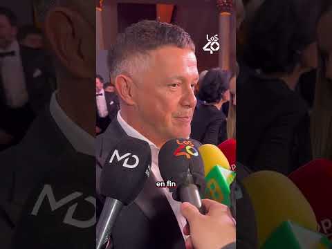 Lee más sobre el artículo ALEJANDRO SANZ cuenta cómo conoció a Richard Gere en su reencuentro 🫂  | LOS40