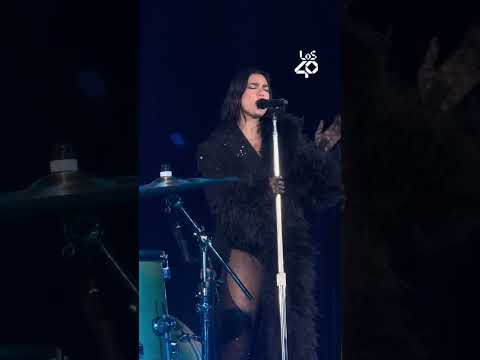 Lee más sobre el artículo DUA LIPA versiona ‘Tu Falta de Querer’ de MON LAFERTE en su concierto en Chile 🥺🎤  | LOS40