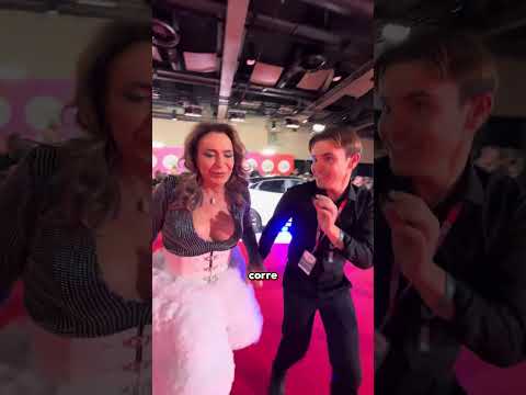 Lee más sobre el artículo ¿Cómo han conocido a ROSALÍA? 😨 Así se vive #LOS40MusicAwardsSantander con @DormitiendaGroup