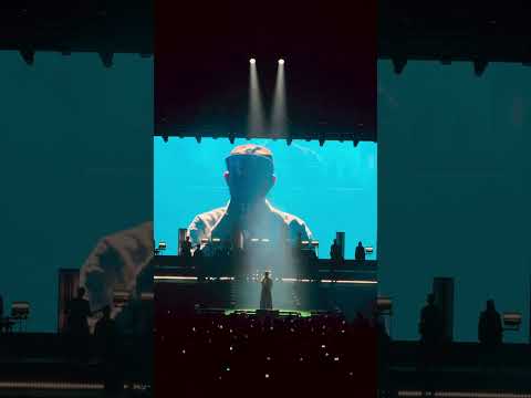 Lee más sobre el artículo Maravilla de ​⁠@NilMoliner y su coro cantando ‘Mejor Así’ en su concierto de Madrid en 2025. Grande!